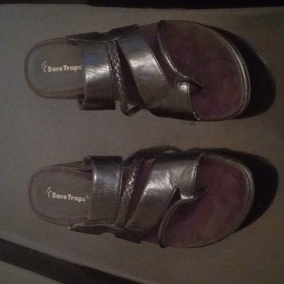 Bare Traps black Jonelle toe thong sandal, 9M - Picture 2 of 2